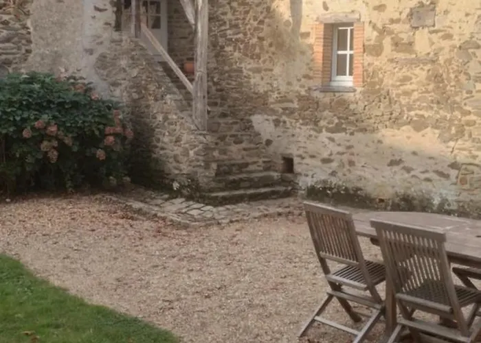 D'hote A La Gilardiere Nocleg ze śniadaniem 3*